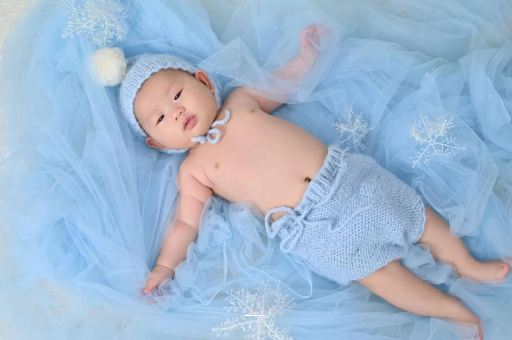 阿克苏宝宝从床上掉下来 阿克苏宝宝从床上掉下来